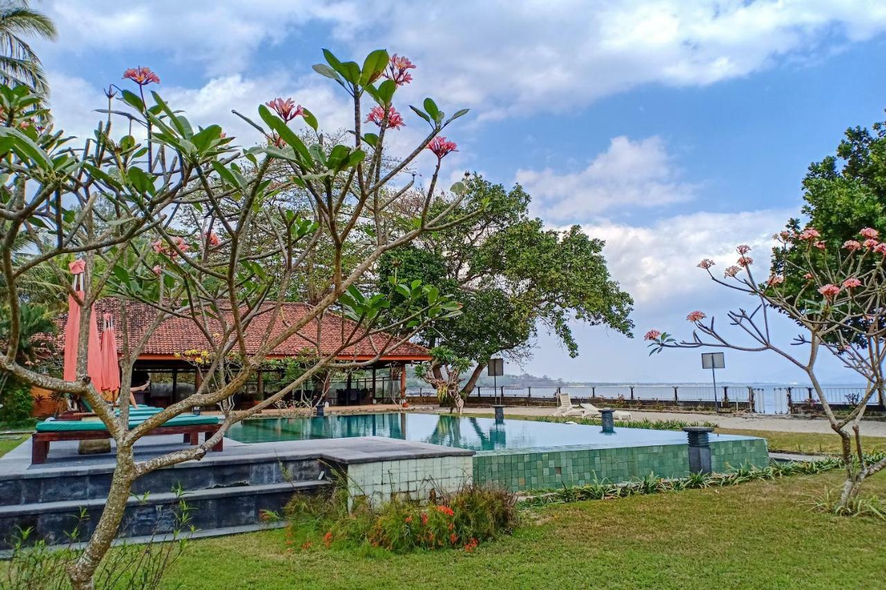 Oyo 1508 Mascot Beach Hotel Mangsit Extérieur photo